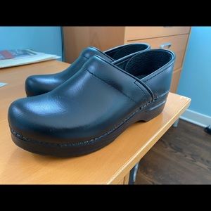Dansko Shoes size 38 new, never worn